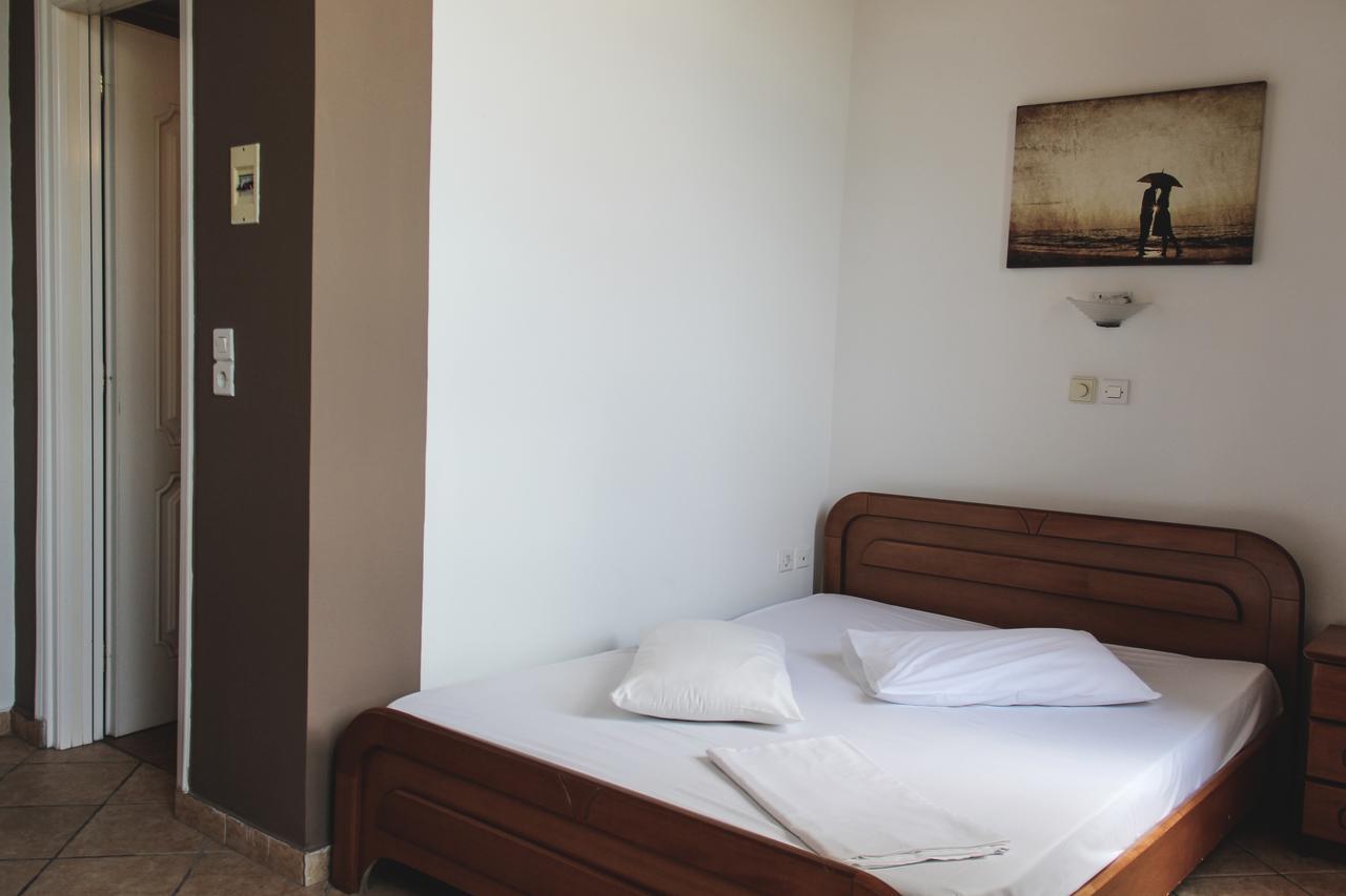 Guesthouse Vrenthi Karítaina Eksteriør billede