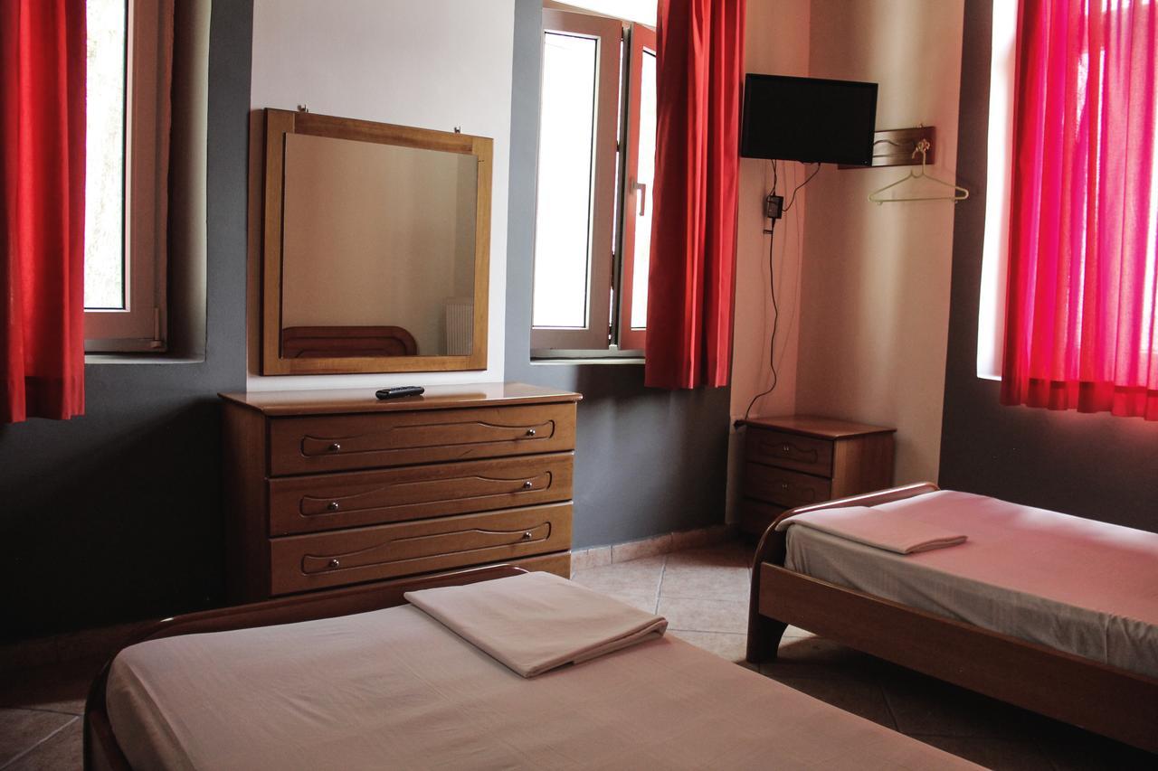 Guesthouse Vrenthi Karítaina Eksteriør billede