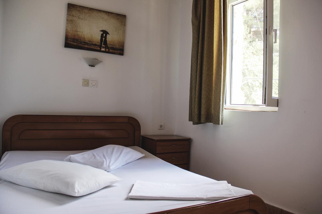 Guesthouse Vrenthi Karítaina Eksteriør billede